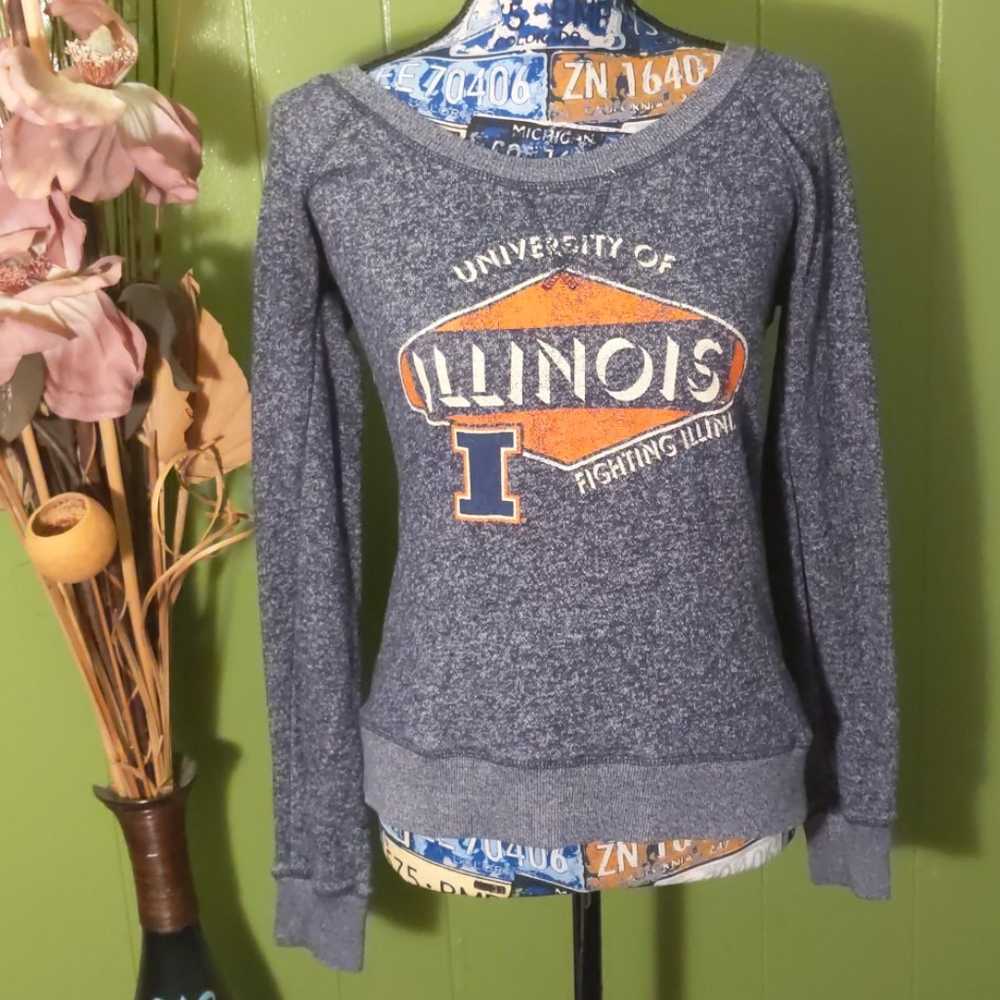 4/$25 Universit of Illinois sweatshirt medium blue